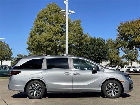 New 2026 Honda Odyssey EX-L image 3