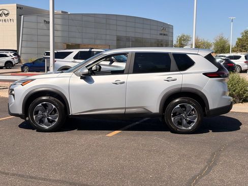 Certified 2025 Nissan Rogue SV FWD image 3