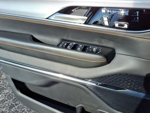 Certified 2023 Jeep Grand Wagoneer Series III AWD/4WD image 6