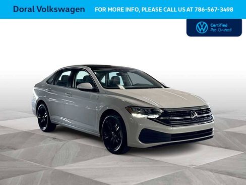 Certified 2024 Volkswagen Jetta SE w/ Panoramic Sunroof Package FWD image 2