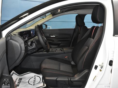 New 2026 Nissan Sentra SR w/ Floor Mat Package FWD image 5