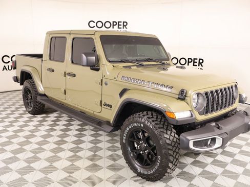 Used 2025 Jeep Gladiator Overland AWD/4WD image 1