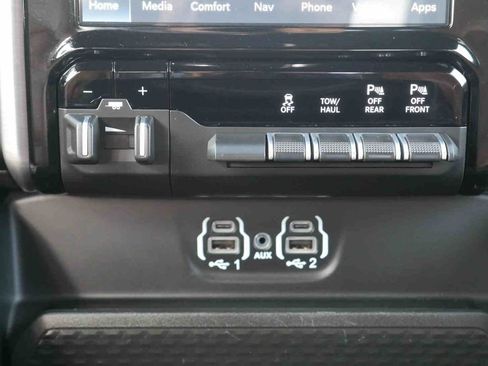 Used 2023 RAM 1500 Limited w/ Body-Colour Bumper Group image 8