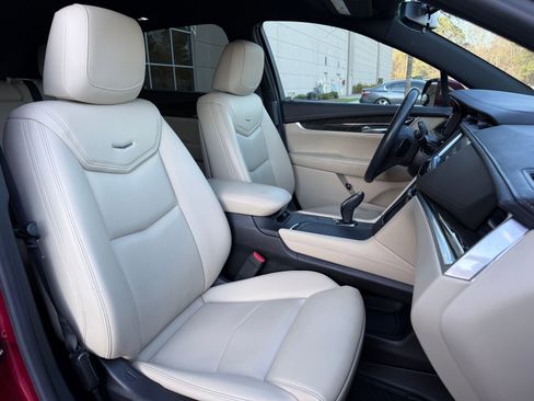 Used 2017 Cadillac XT5 Base image 35