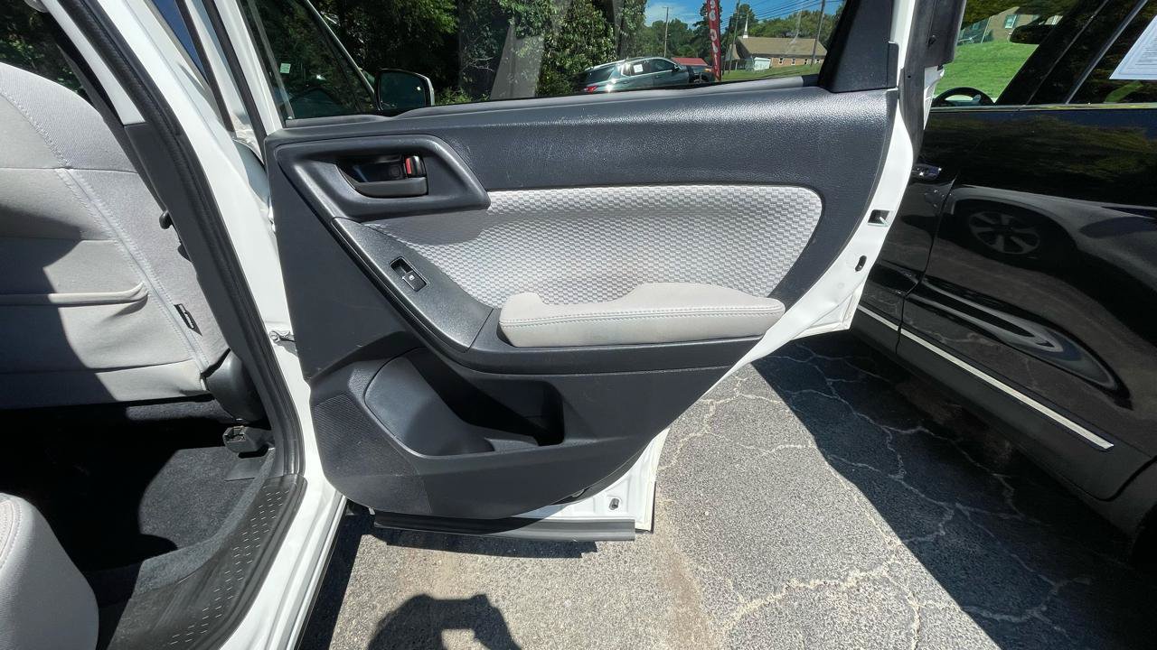 Used 2017 Subaru Forester 2.5i Premium AWD/4WD image 30