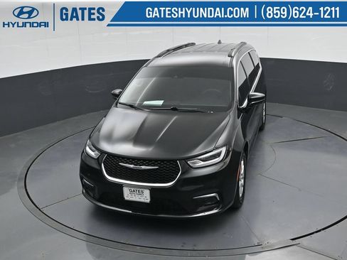 Used 2022 Chrysler Pacifica Touring-L w/ Uconnect Theater Family Group FWD image 54