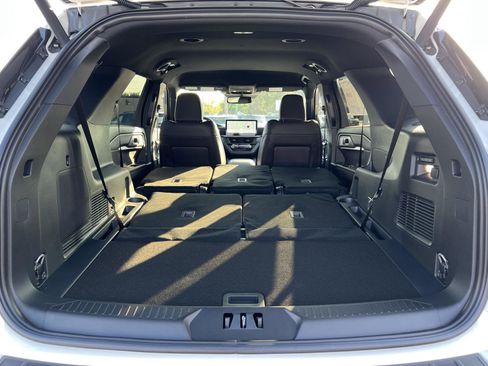 New 2026 Ford Explorer Platinum image 51