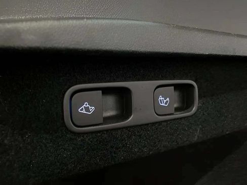 Used 2024 Tesla Model Y 2WD image 59