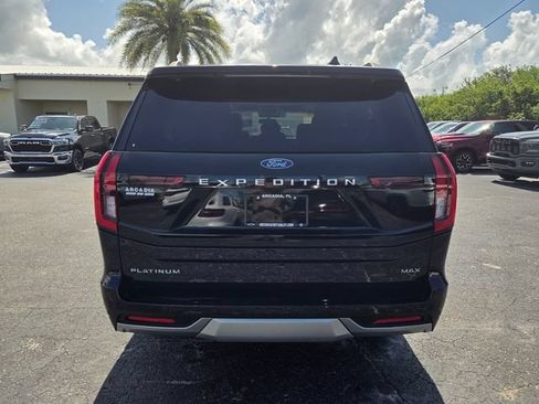 Used 2025 Ford Expedition Max Platinum AWD/4WD image 11