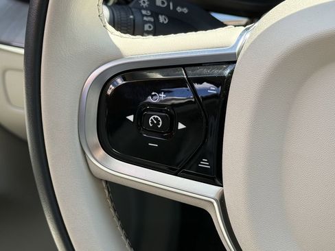 Used 2025 Volvo XC60 T8 Plus w/ Protection Package Premier image 23