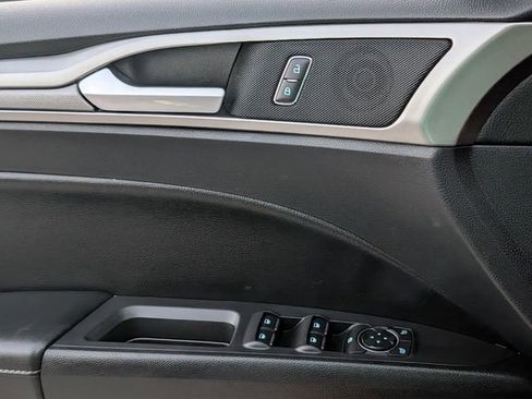 Used 2020 Ford Fusion SE image 23
