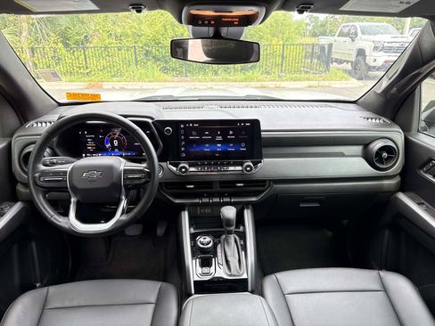 Used 2025 Chevrolet Colorado Trail Boss AWD/4WD image 12