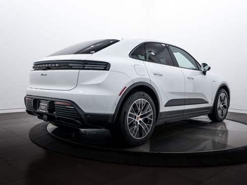 Certified 2025 Porsche Macan Electric image 7