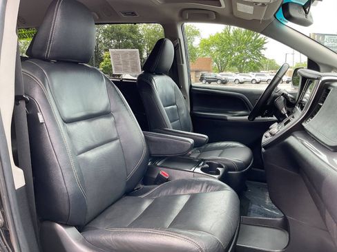 Used 2015 Toyota Sienna SE FWD image 44
