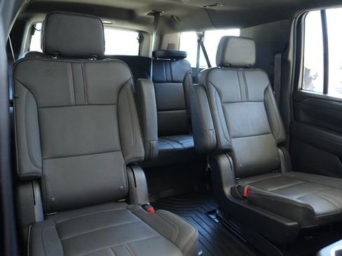 Used 2023 Chevrolet Suburban RST w/ Luxury Package RWD image 18