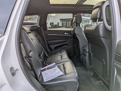 Used 2020 Jeep Grand Cherokee Overland image 32