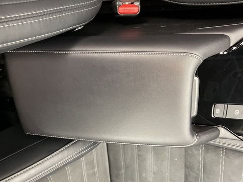 Used 2025 Mitsubishi Outlander SE image 10