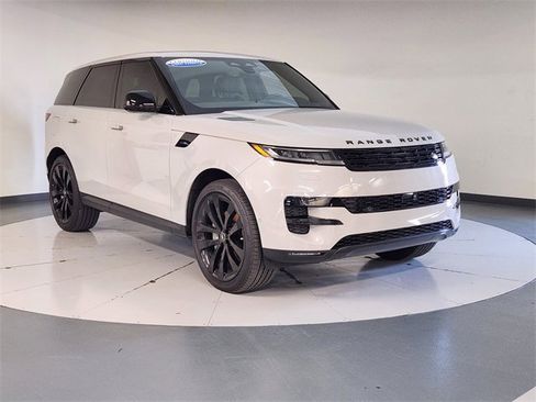 Used 2025 Land Rover Range Rover Sport SE image 7