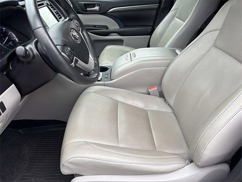 Used 2019 Toyota Highlander Limited image 30