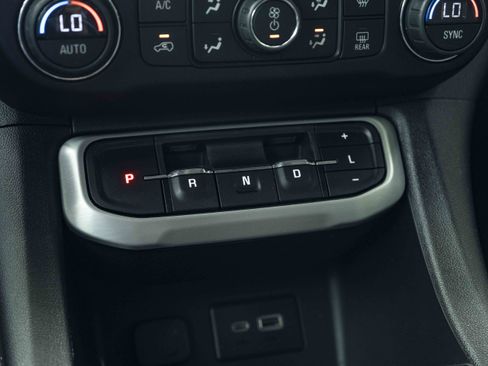 Used 2021 GMC Acadia SLE FWD image 33