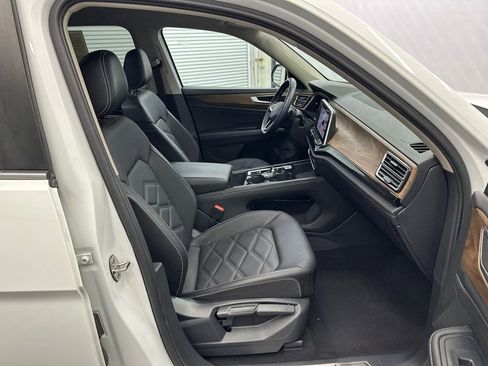 Used 2025 Volkswagen Atlas SE image 14