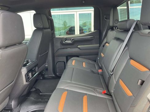 Used 2024 GMC Sierra 1500 AT4 w/ Technology Package AWD/4WD image 12