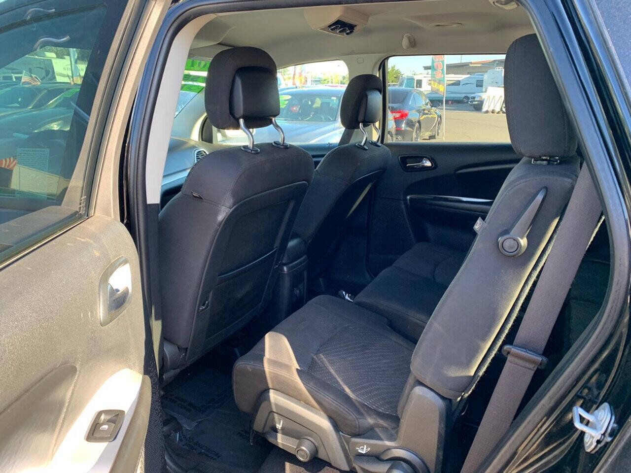 Used 2017 Dodge Journey SXT w/ Comfort/Convenience Group FWD image 14