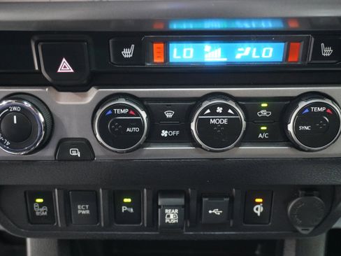 Used 2021 Toyota Tacoma Limited AWD/4WD image 26