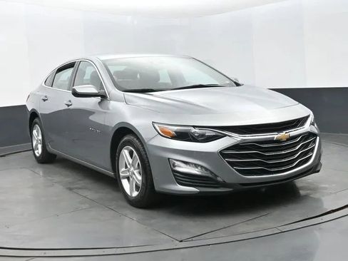 Used 2024 Chevrolet Malibu LT FWD image 2