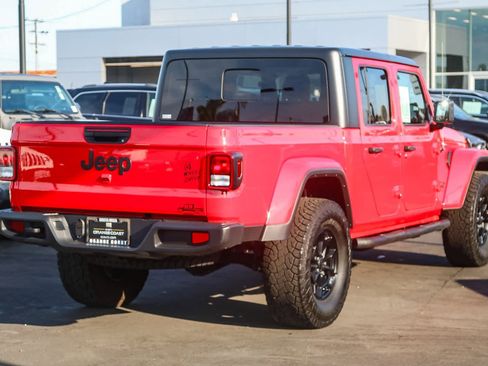 Used 2022 Jeep Gladiator Sport image 7