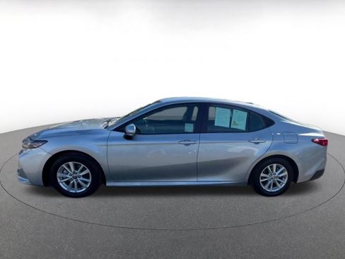 Used 2025 Toyota Camry LE image 9