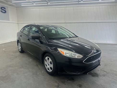 Used 2017 Ford Focus S image 3
