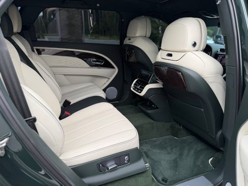 Certified 2024 Bentley Bentayga Extended Wheelbase AWD/4WD image 31