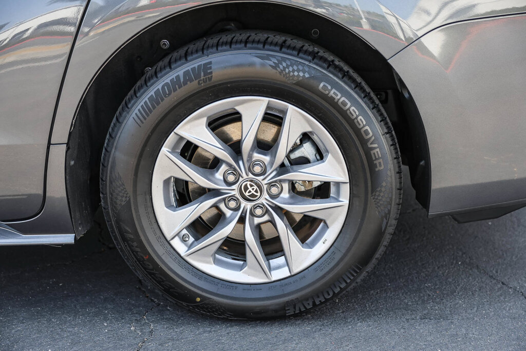 Certified 2025 Toyota Sienna LE FWD image 29