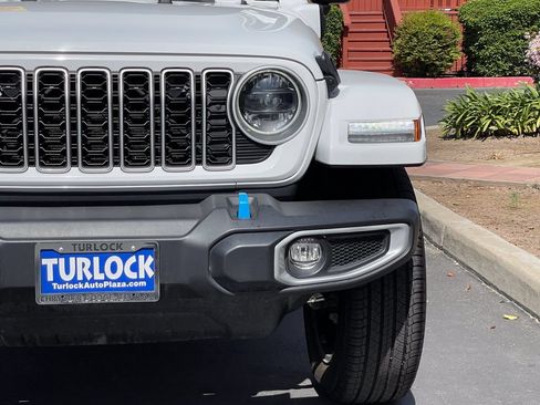 Used 2024 Jeep Wrangler Unlimited Sahara AWD/4WD image 4