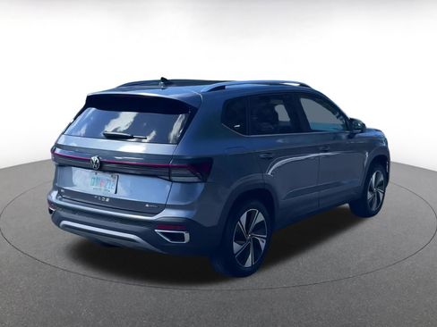 Used 2025 Volkswagen Taos SE image 14