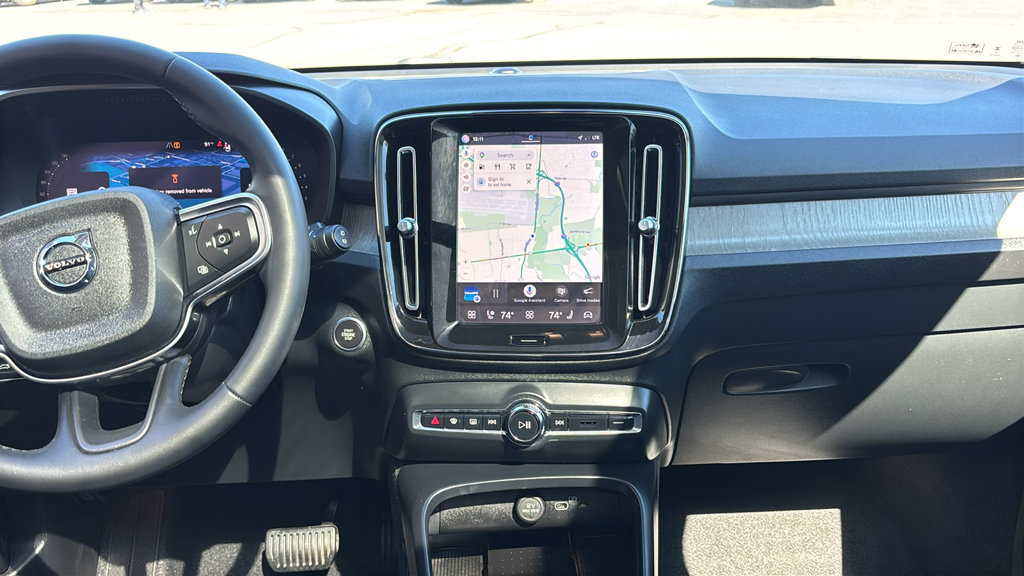Certified 2024 Volvo XC40 B5 Plus w/ Climate Package AWD/4WD image 6