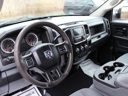 Used 2016 RAM 1500 ST w/ SXT Appearance Group image 18