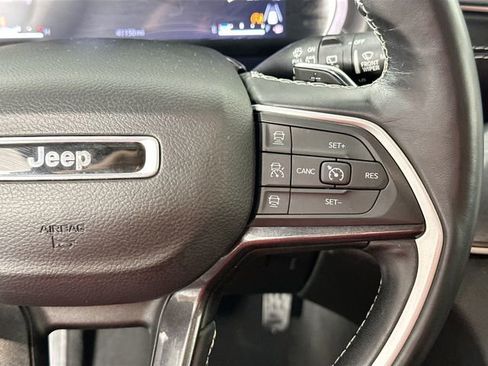 Used 2022 Jeep Grand Cherokee Altitude AWD/4WD image 22