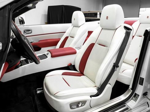 Used 2018 Rolls-Royce Dawn Base image 10