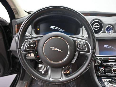 Used 2011 Jaguar XJ L image 20