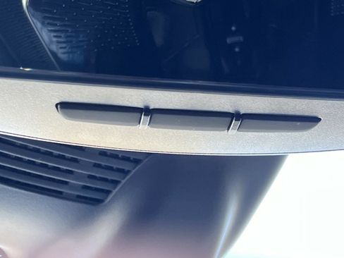 Used 2025 Mercedes-Benz GLC 300 image 33