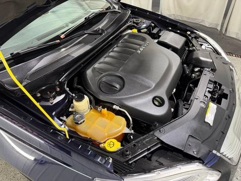 Used 2012 Chrysler 200 Touring FWD image 27