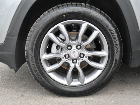 Used 2024 GMC Terrain SLT image 12