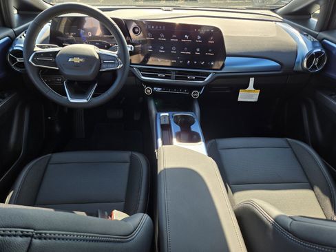 New 2026 Chevrolet Equinox EV LT image 8