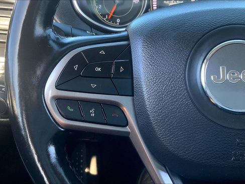 Certified 2021 Jeep Cherokee Latitude Plus AWD/4WD image 18