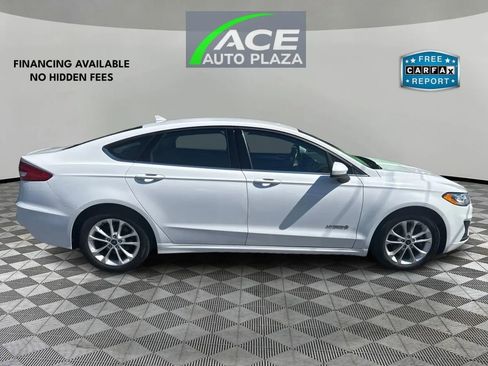 Used 2019 Ford Fusion SE FWD image 4