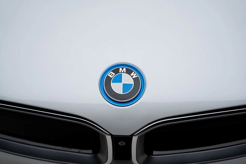 Used 2019 BMW i8 Roadster AWD/4WD image 12