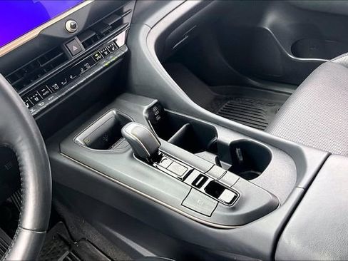 Used 2023 Toyota Crown Limited image 15