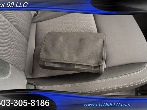 Used 2021 Nissan Titan SV w/ SV Convenience Package image 34